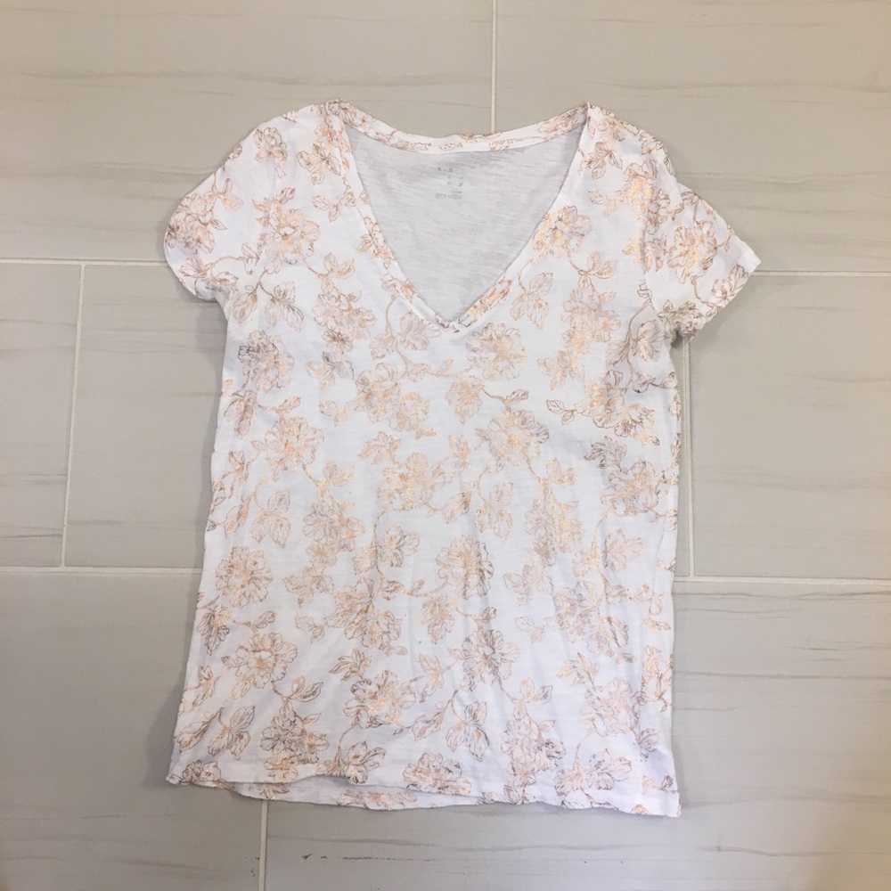 Metallic floral v-neck tee